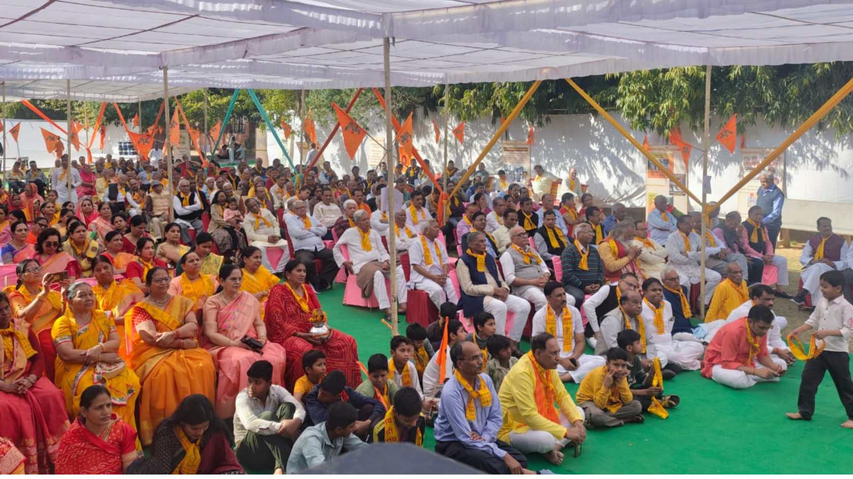 तीन या उससे अधिक बच्चों वाली वीर माताओं, संयुक्त परिवारों, सामाजिक समरसता के लिए कार्य करने वाले सेवाभावी कार्यकर्ताओं का सम्मान