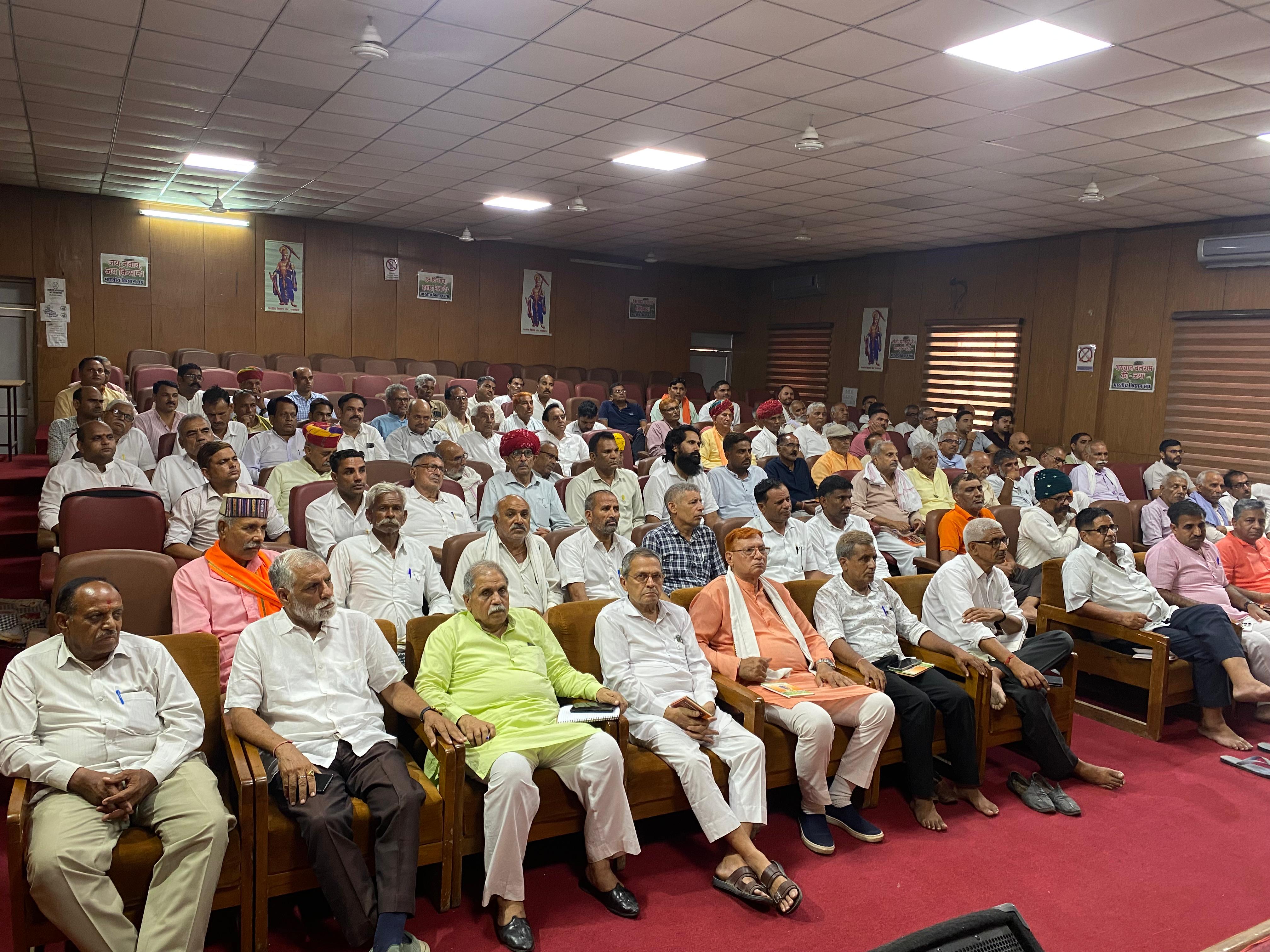 कृषि भूमि का अधिग्रहण करने पर मुआवज़ा चार गुणा दें- मोहिनी मोहन मिश्र