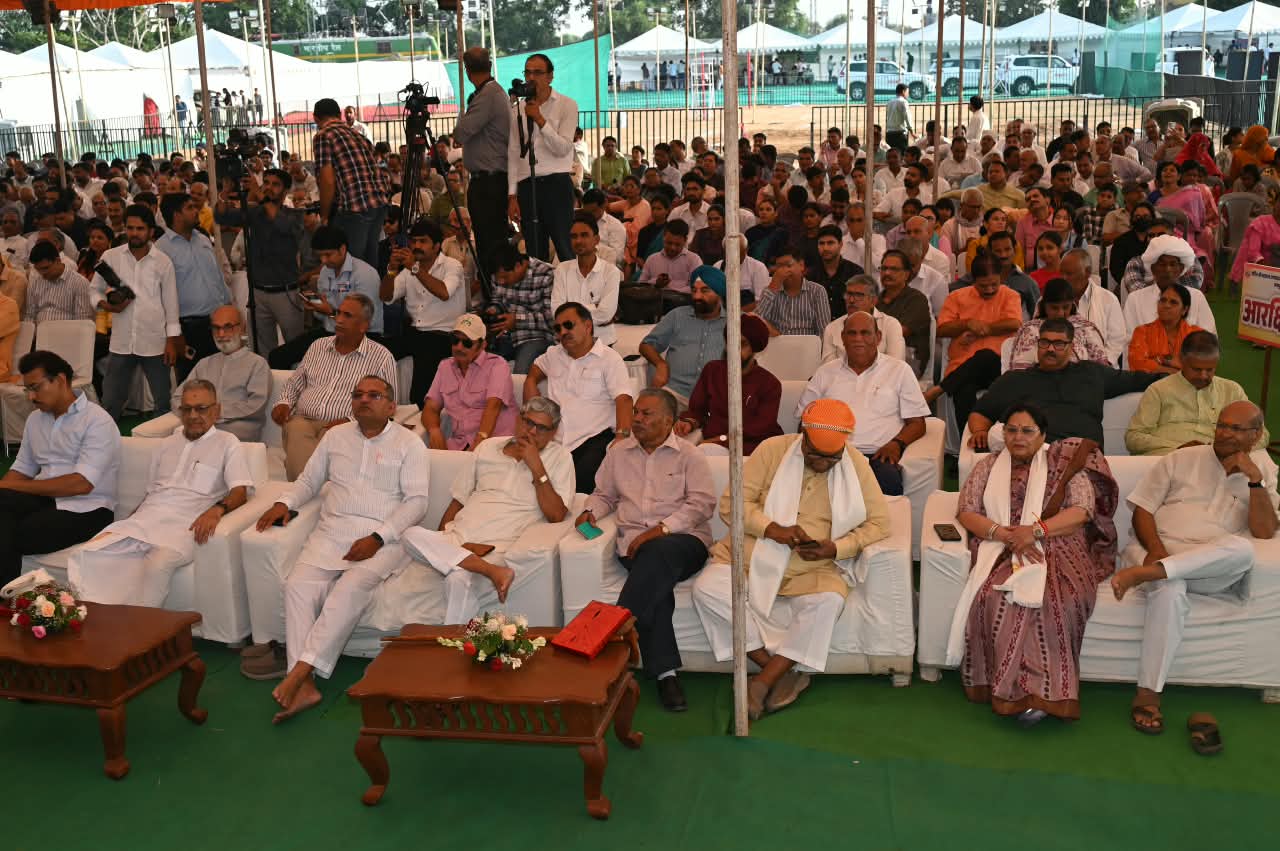 शोधार्थियों और लोक कलाकारों का सम्मान