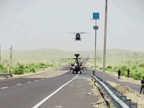सीमा से 80 किमी दूर हाईवे बना सेना का रनवे, NH-911 पर उतरे रुद्र, ध्रुव और चेतक