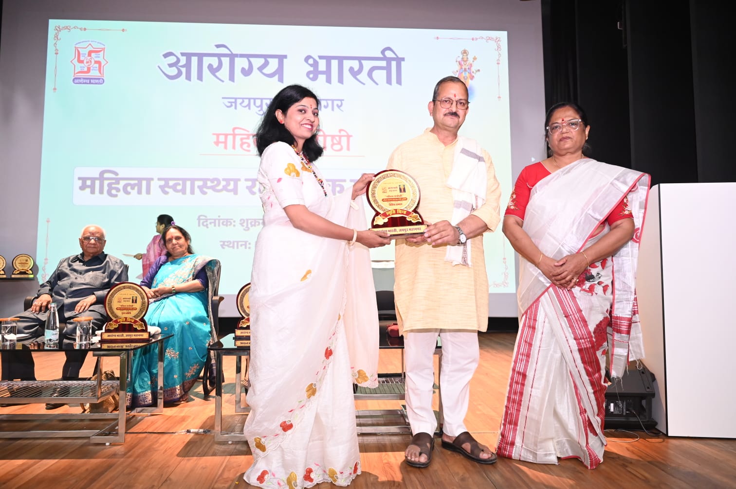 महिला स्वास्थ्य रक्षा आज की गंभीर चुनौती, निरोगी जीवनशैली अपनाना समय की आवश्यकता : डॉ. रीता श्रीवास्तव