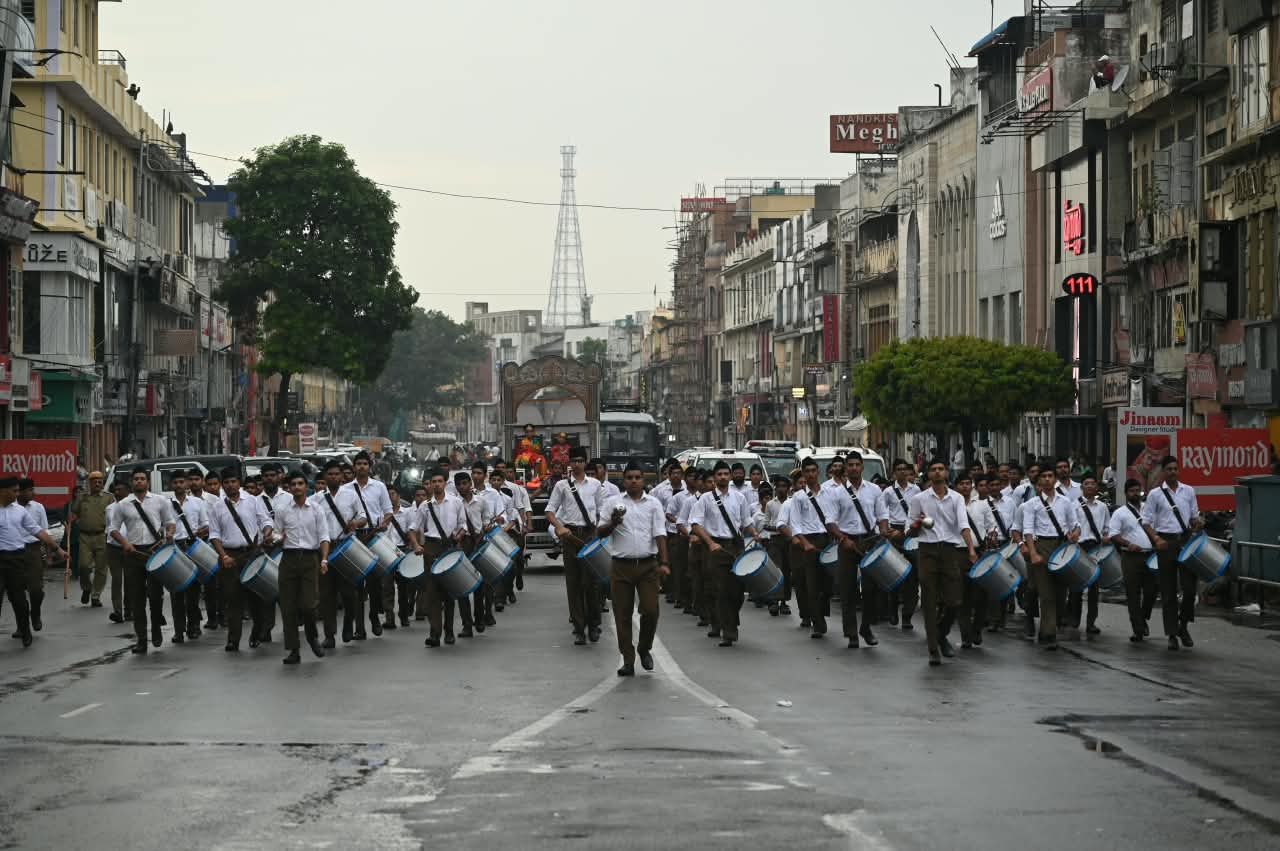 जन्माष्टमी पर गूंजा राष्ट्रभाव, कदम से कदम मिलाकर चले स्वयंसेवक