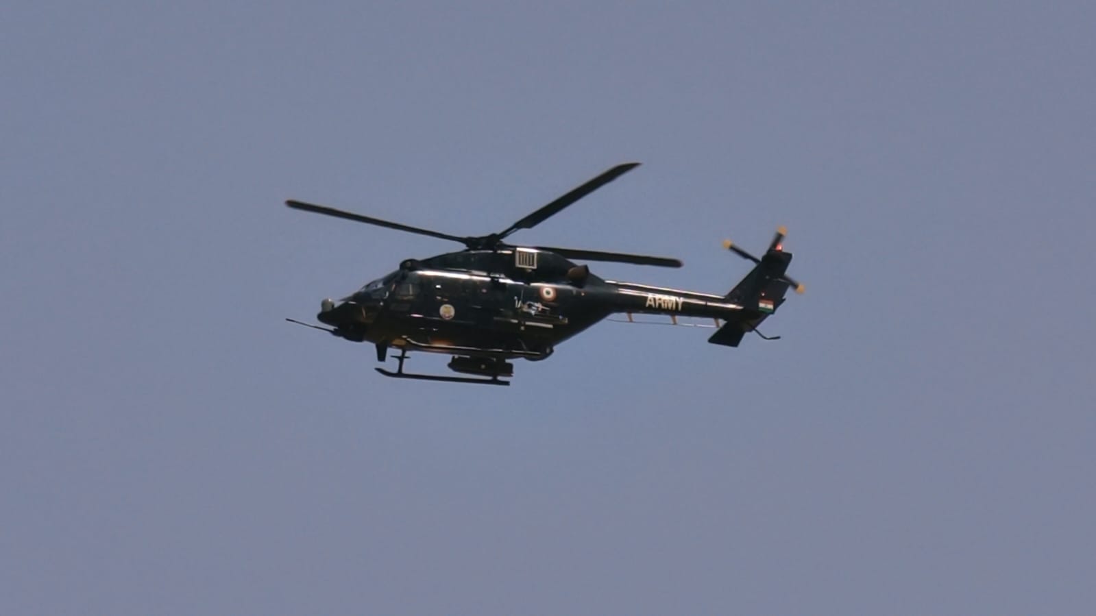सीमा से 80 किमी दूर हाईवे बना सेना का रनवे, NH-911 पर उतरे रुद्र, ध्रुव और चेतक